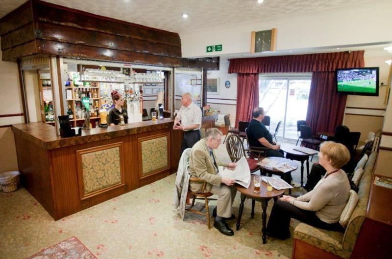 Hawthorn Hotel Radcliffe エクステリア 写真
